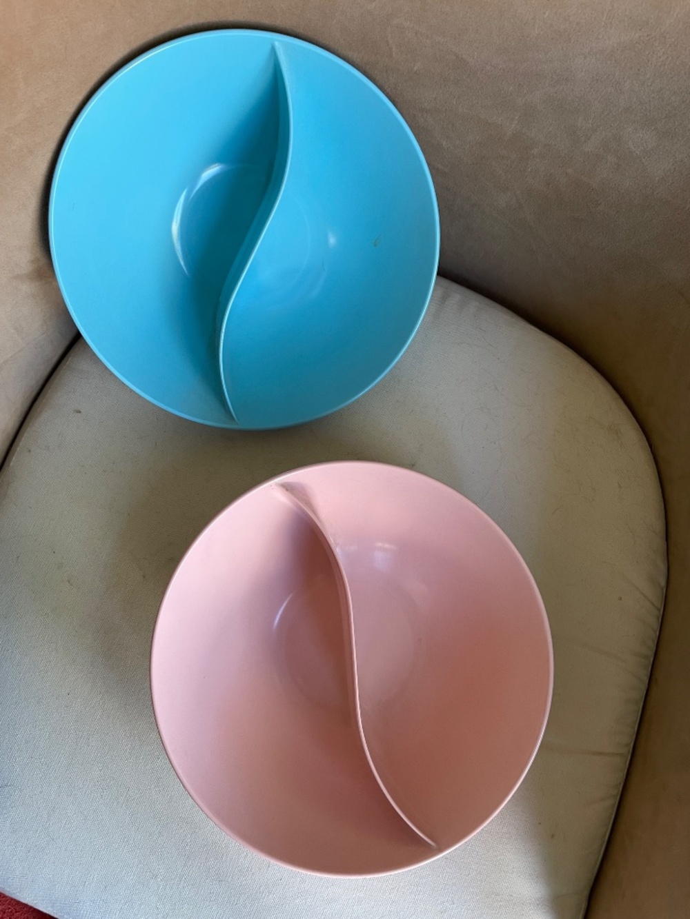 PRICE DROP! Vintage Melmac Pink and Blue dinnerware serving bowls - Set of 2! - Picture 3 of 13